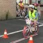 Nienke in actie op een balk.